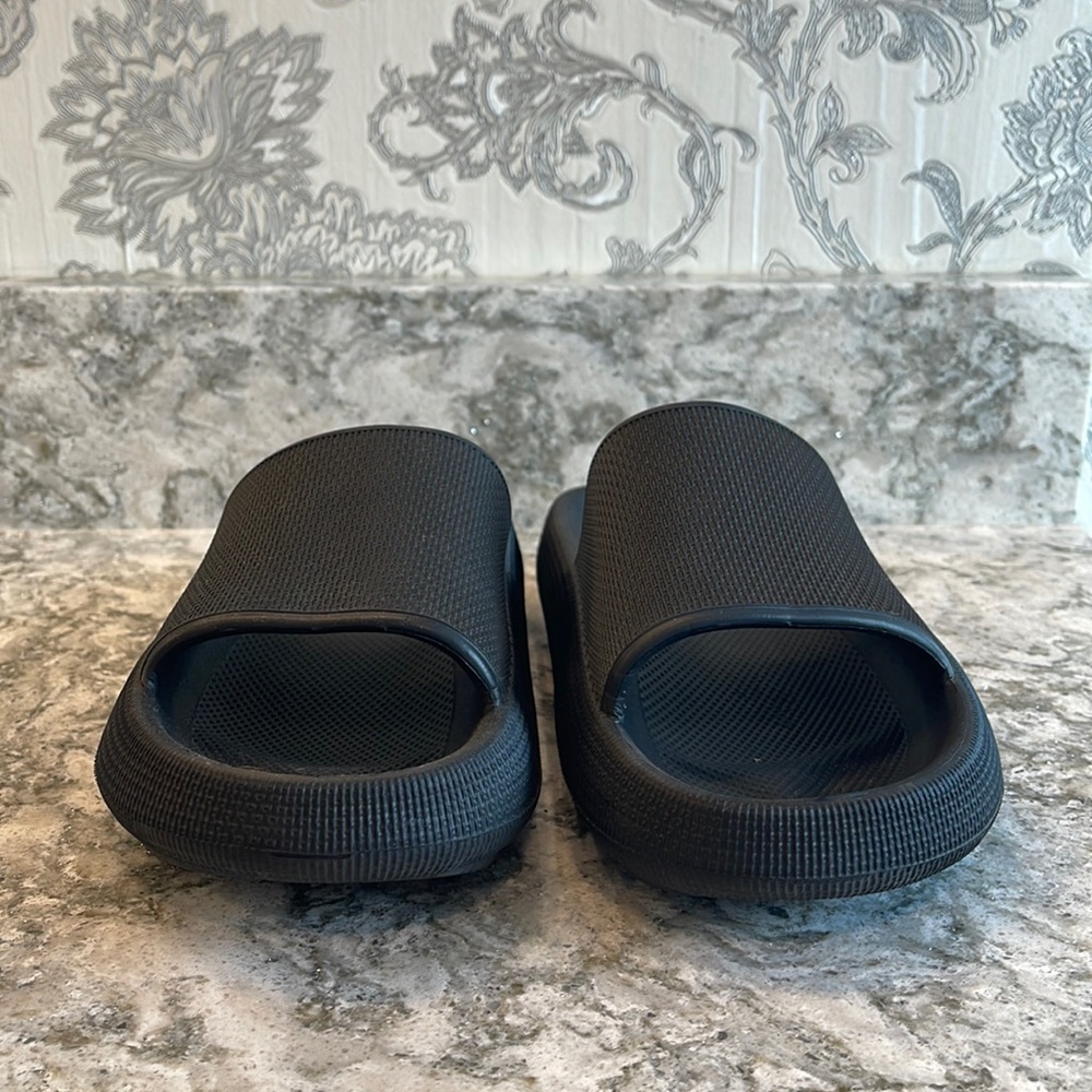 Cushionaire Slides: Brand new!